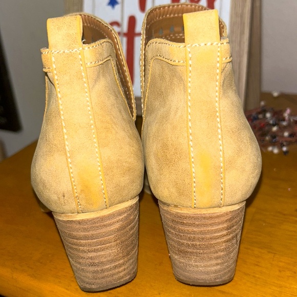 Mi.iM Tan BOOTIES🥾with Cutouts & Heels Size 6.5 Almost LIKE NEW!⭐️ - Picture 6 of 9